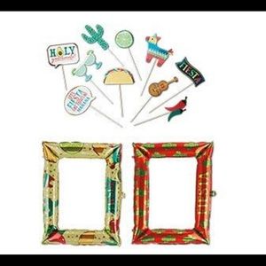 10 die-cut photo props and 2 foil selfie balloon frames for Cinco De Mayo